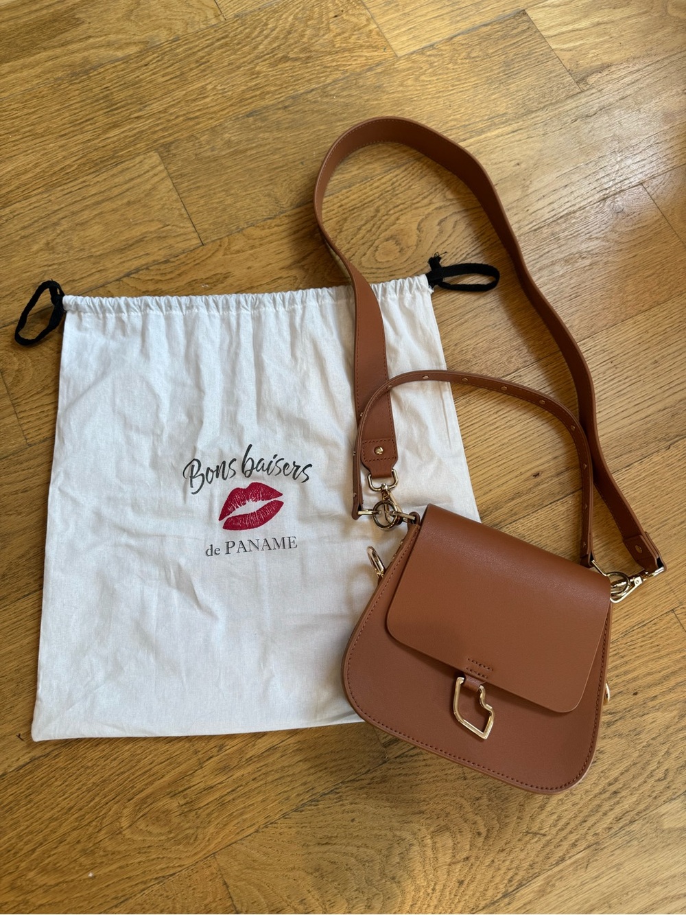 Bons Baisers de Paname “French Kiss” crossbody bag